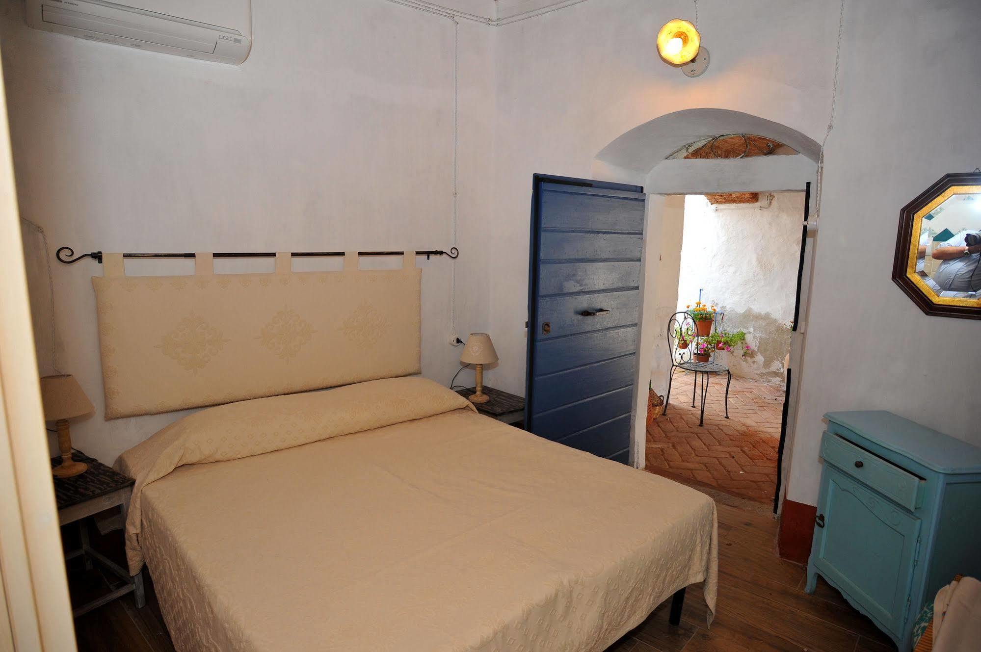 B&B Corte San Lussorio 오리에나 외부 사진