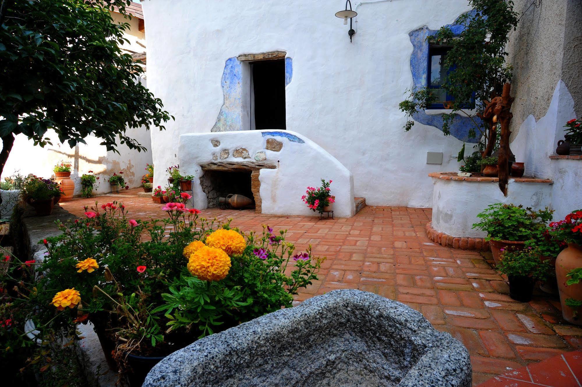 B&B Corte San Lussorio 오리에나 외부 사진